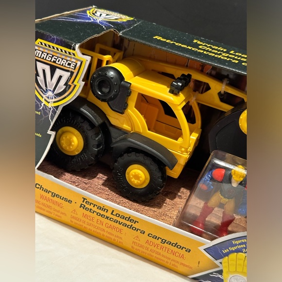 TOYS R US MAGFORCE TERRAIN LOADER 7" TOY VEHICLE MAGNETIC TECHNOLOGY W/ FIGURES - Picture 4 of 8
